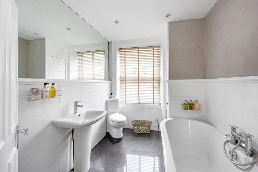 Vakantiehuis Lovely 4 Bedroom Townhouse