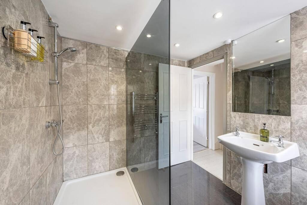 Vakantiehuis Lovely 4 Bedroom Townhouse Bath